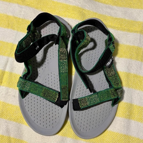 Women’s vintage Teva Hurricane Sandals, EUC, size 7 - Picture 2 of 11